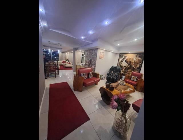 4 BEDROOM APARTMENT FOR SALE IN UMHLANGA ROCKS